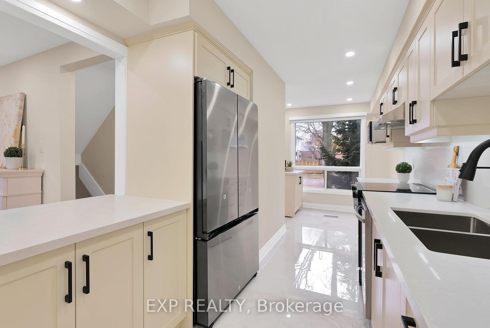 1037 Elizabeth Place photo 8