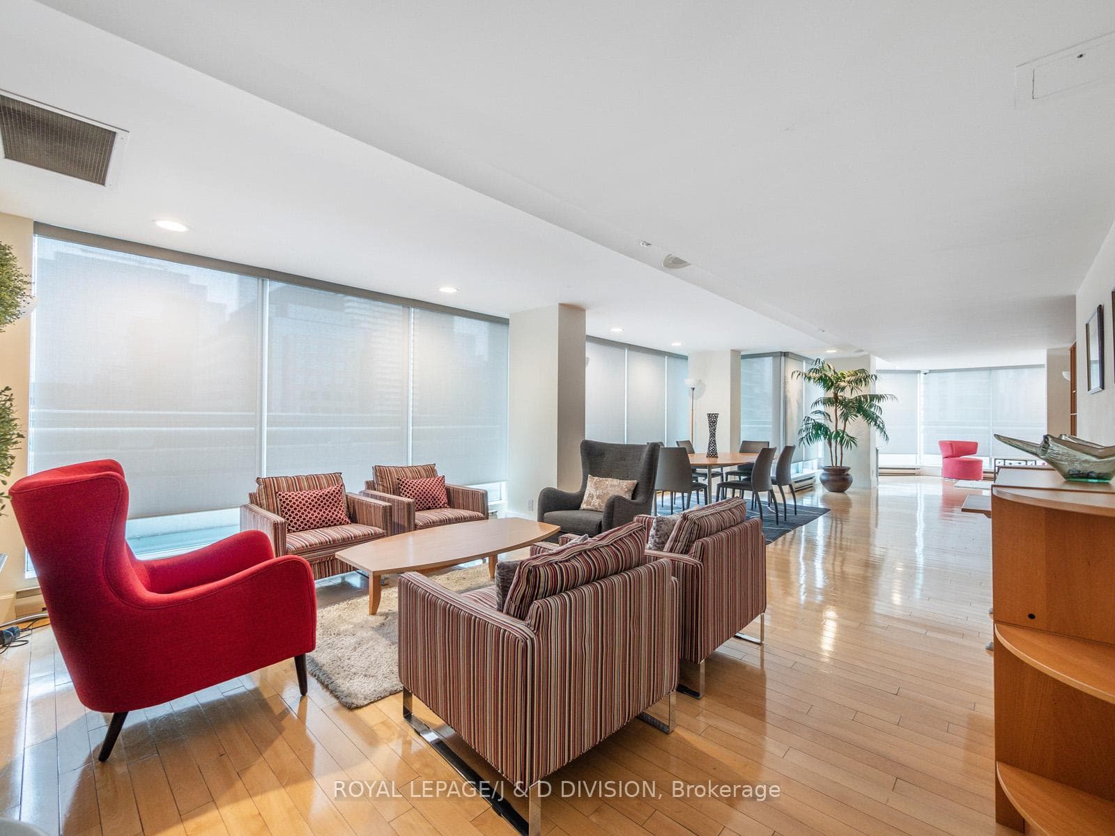Building Amenities: Lounge