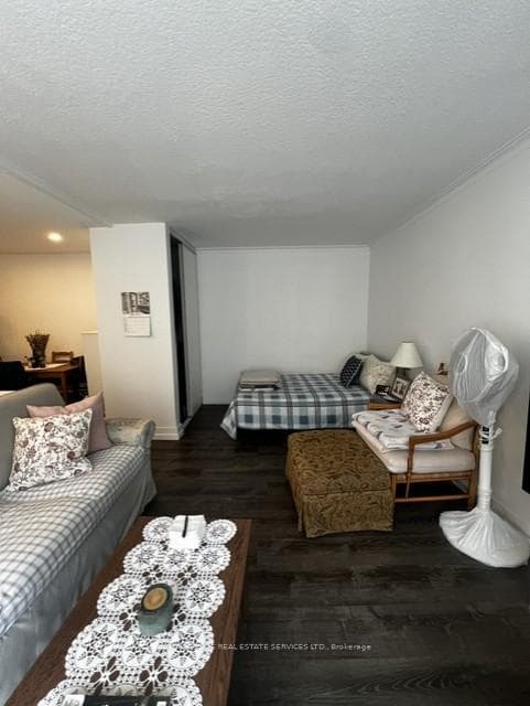 18 Anglesey Boulevard Unit 204 photo 5