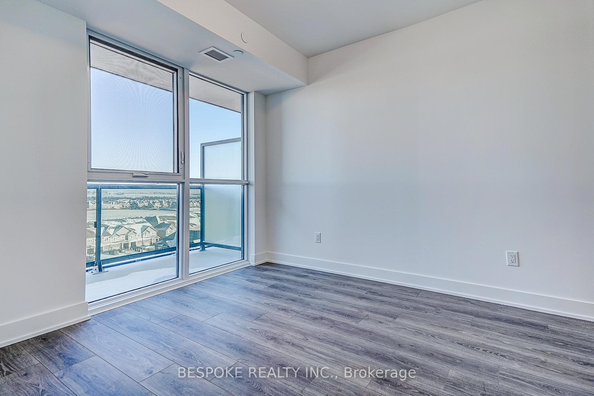 2545 Simcoe Street Unit 704 photo 16