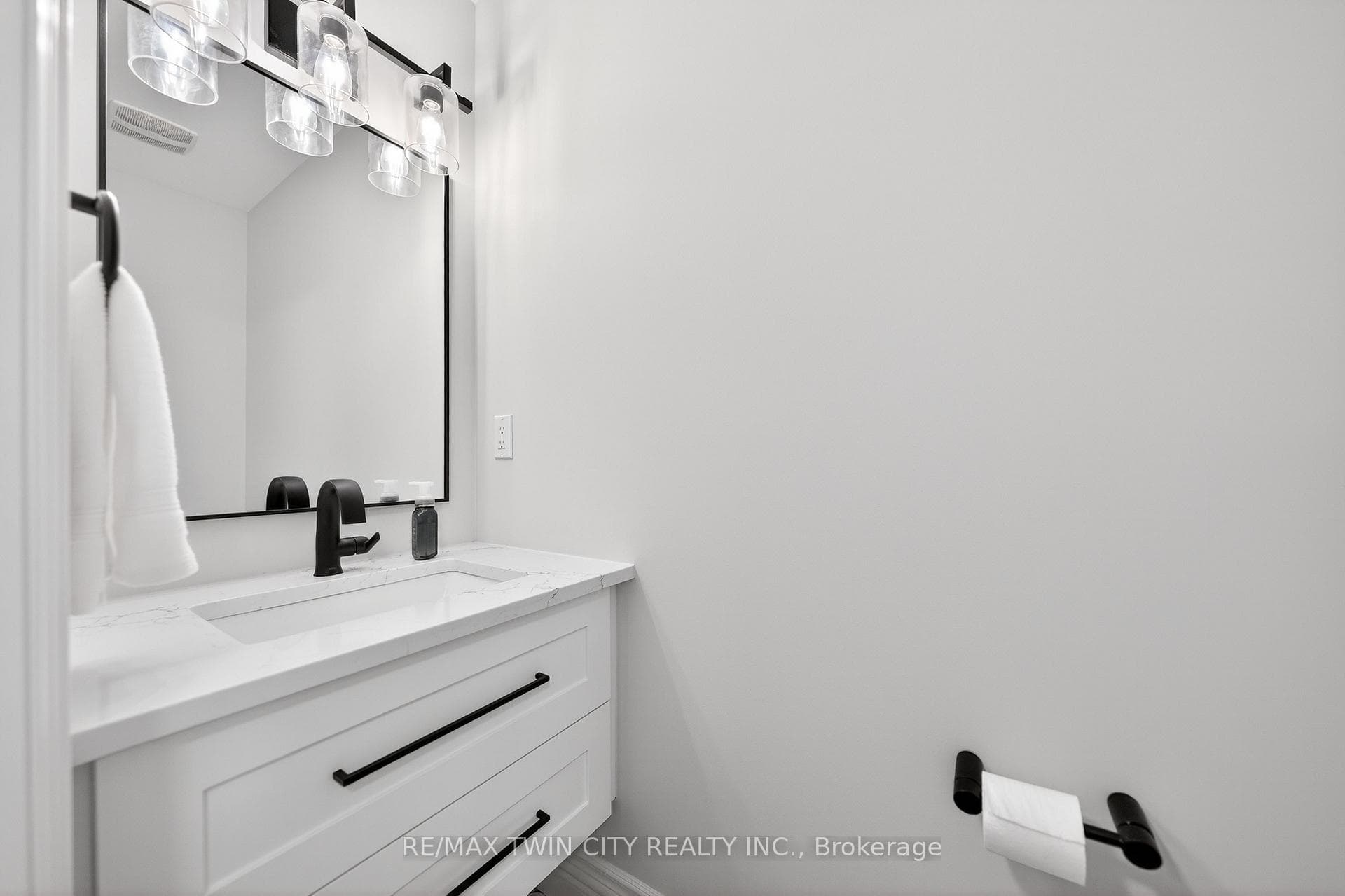 405 Rideau River Street photo 20