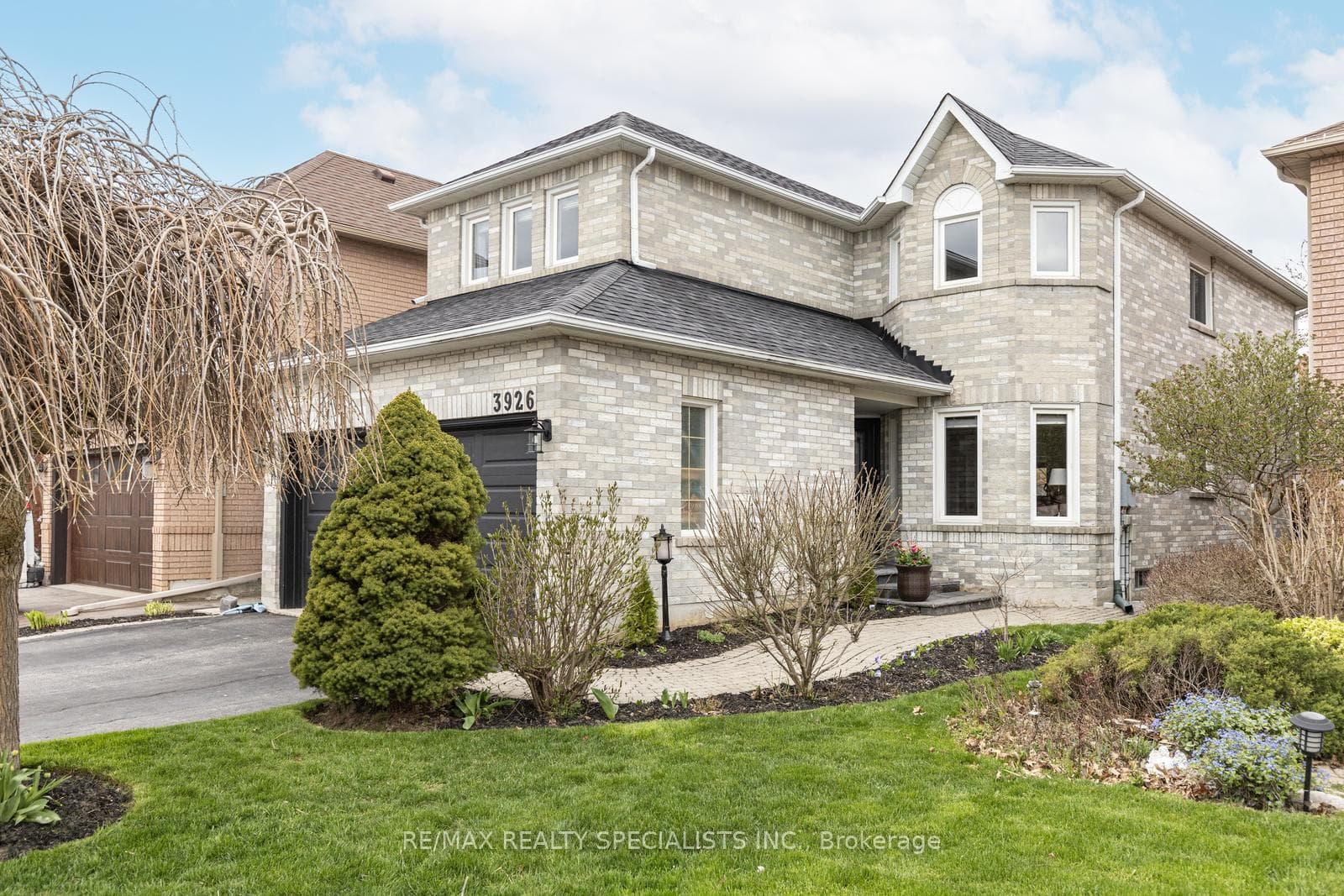 3926 Periwinkle Crescent photo 2