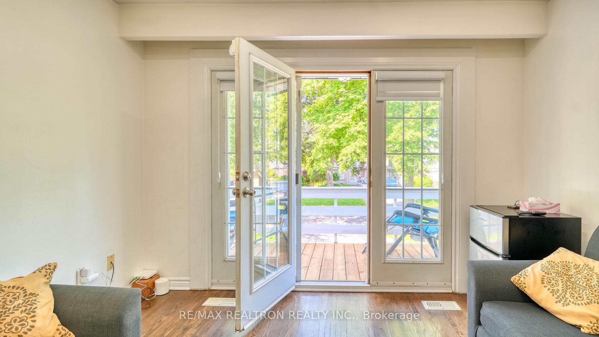 579 Pinewood Street photo 9