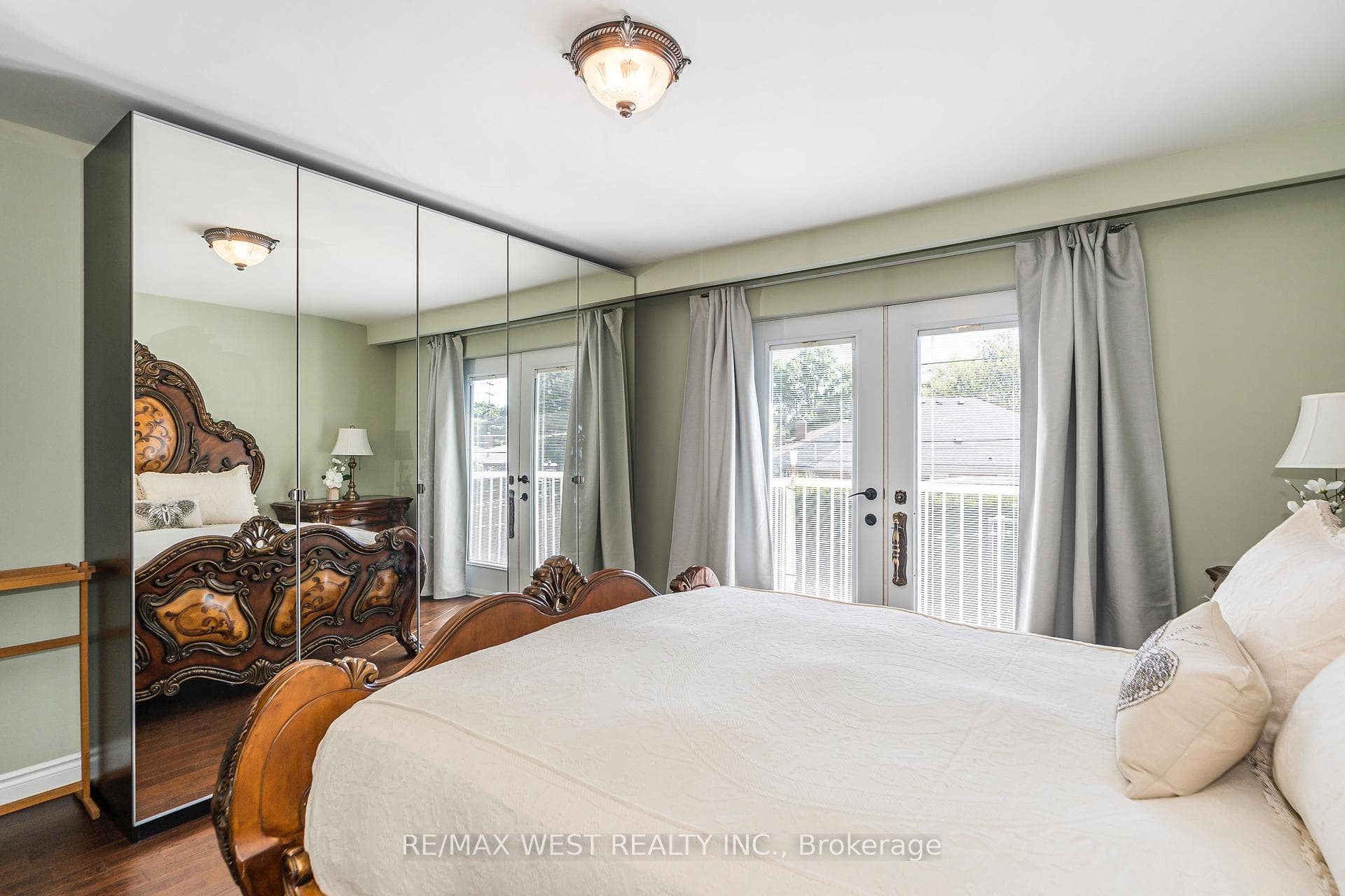 467 Renforth Drive photo 25