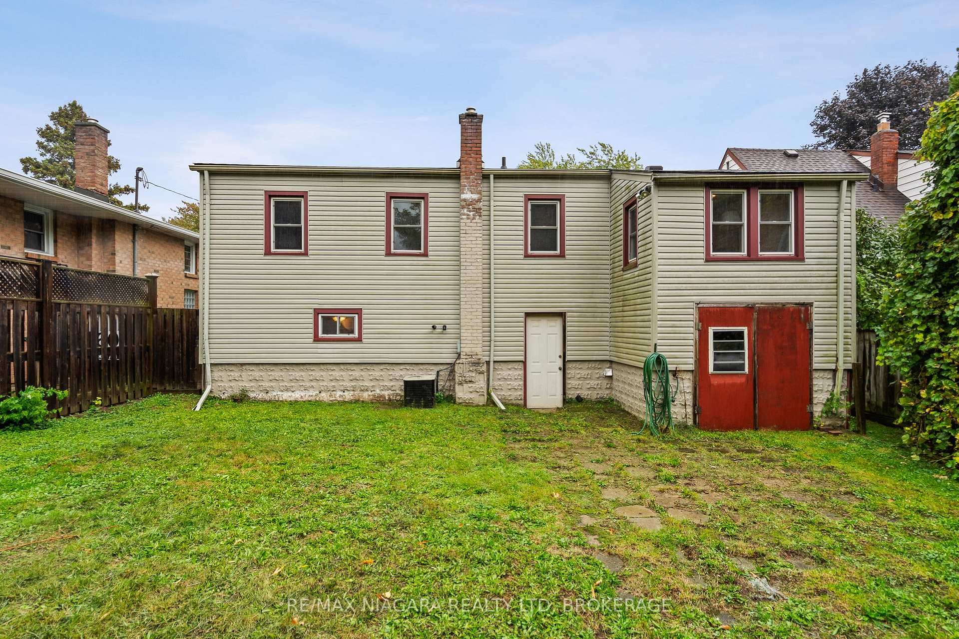 4985 Kingston Avenue photo 4