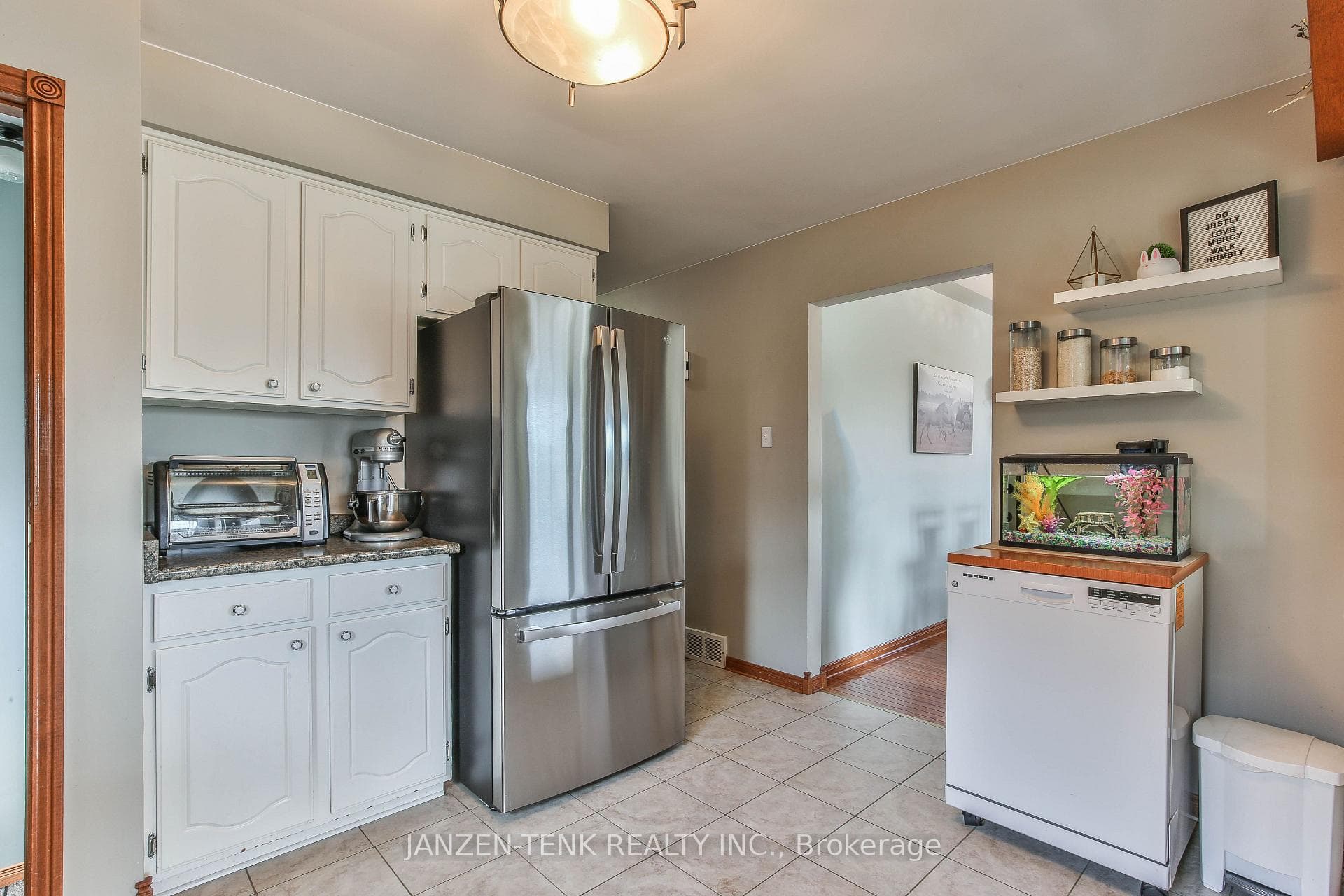 88 Moore Avenue photo 11