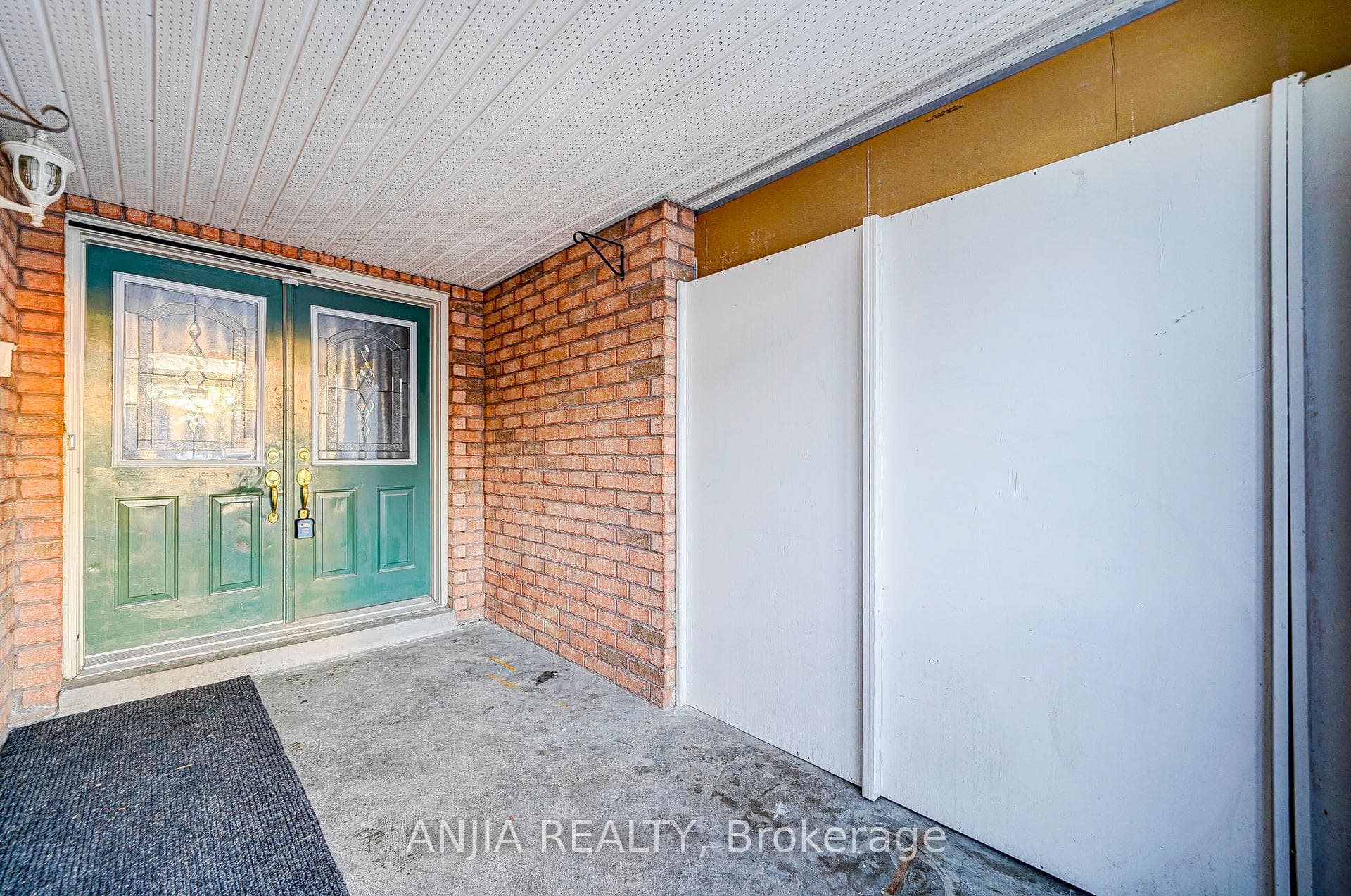 146 Billingsley Crescent photo 3