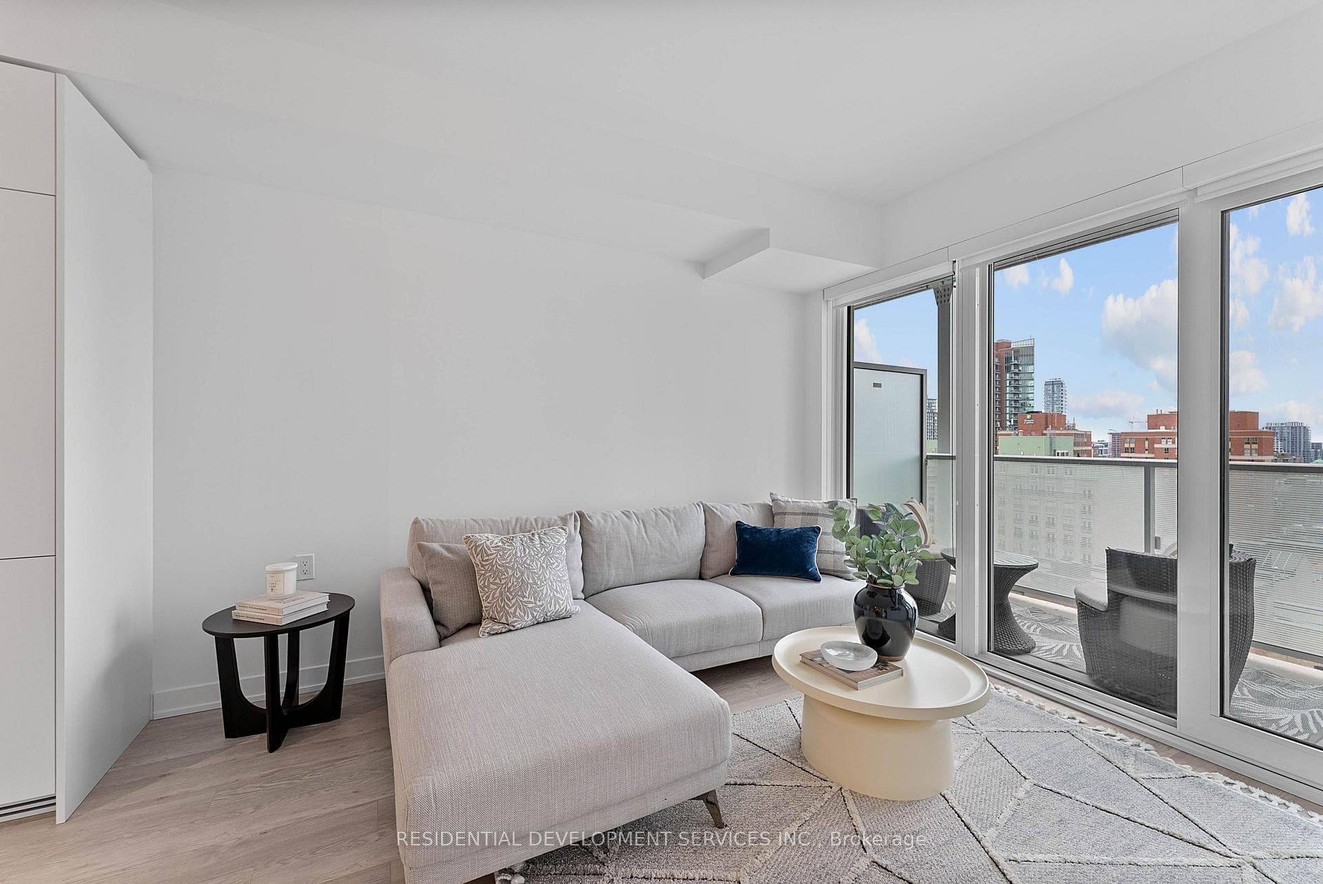 88 Queen Street Unit 1007 photo 11