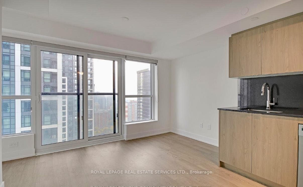 5 Mabelle Avenue Unit 2631 photo 8