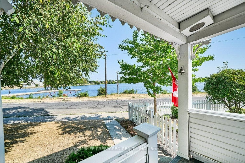 157 Crescent Street photo 3