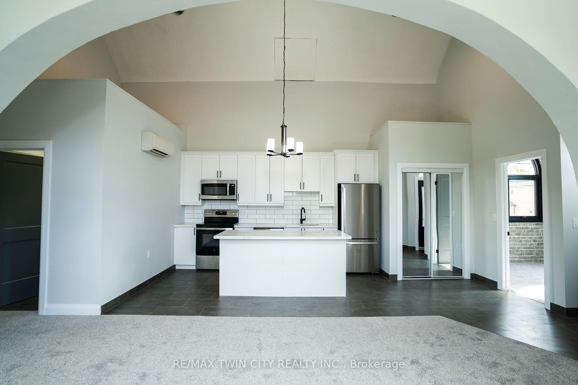 130 Elgin Street Unit 6 photo 1
