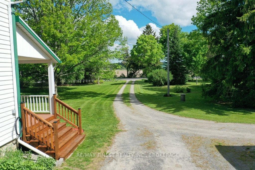 697 Warburton Road photo 35