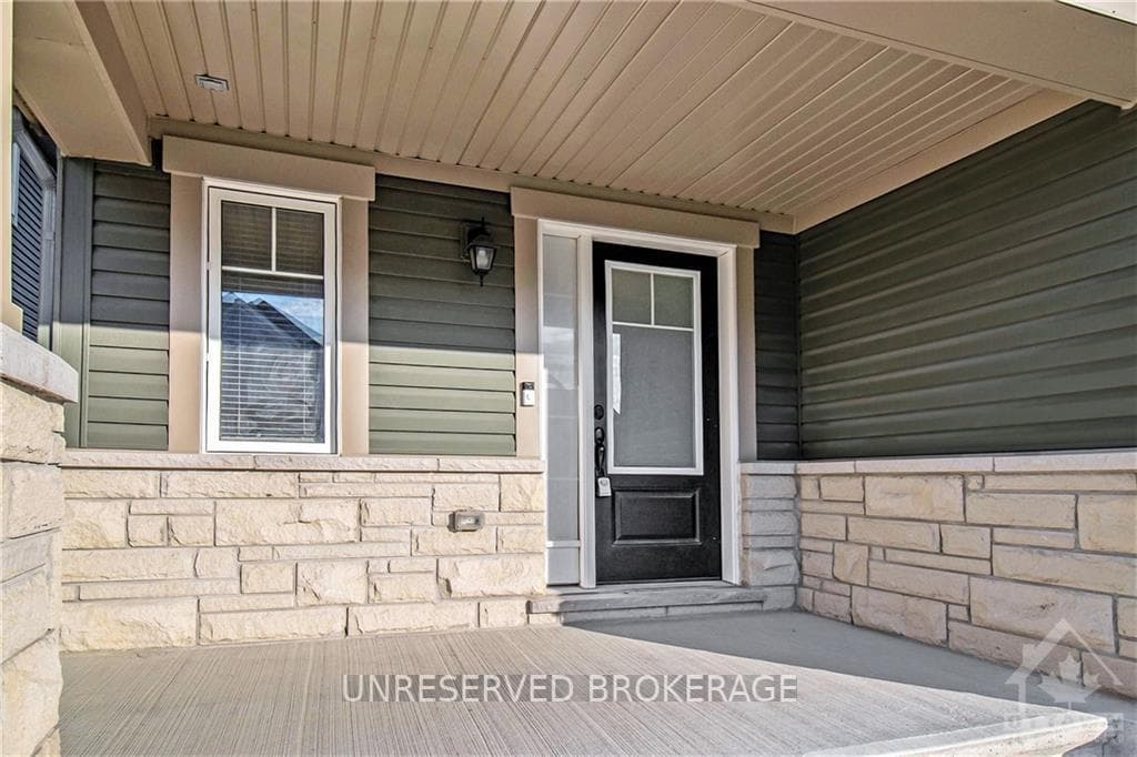 588 MALAHAT Way photo 2