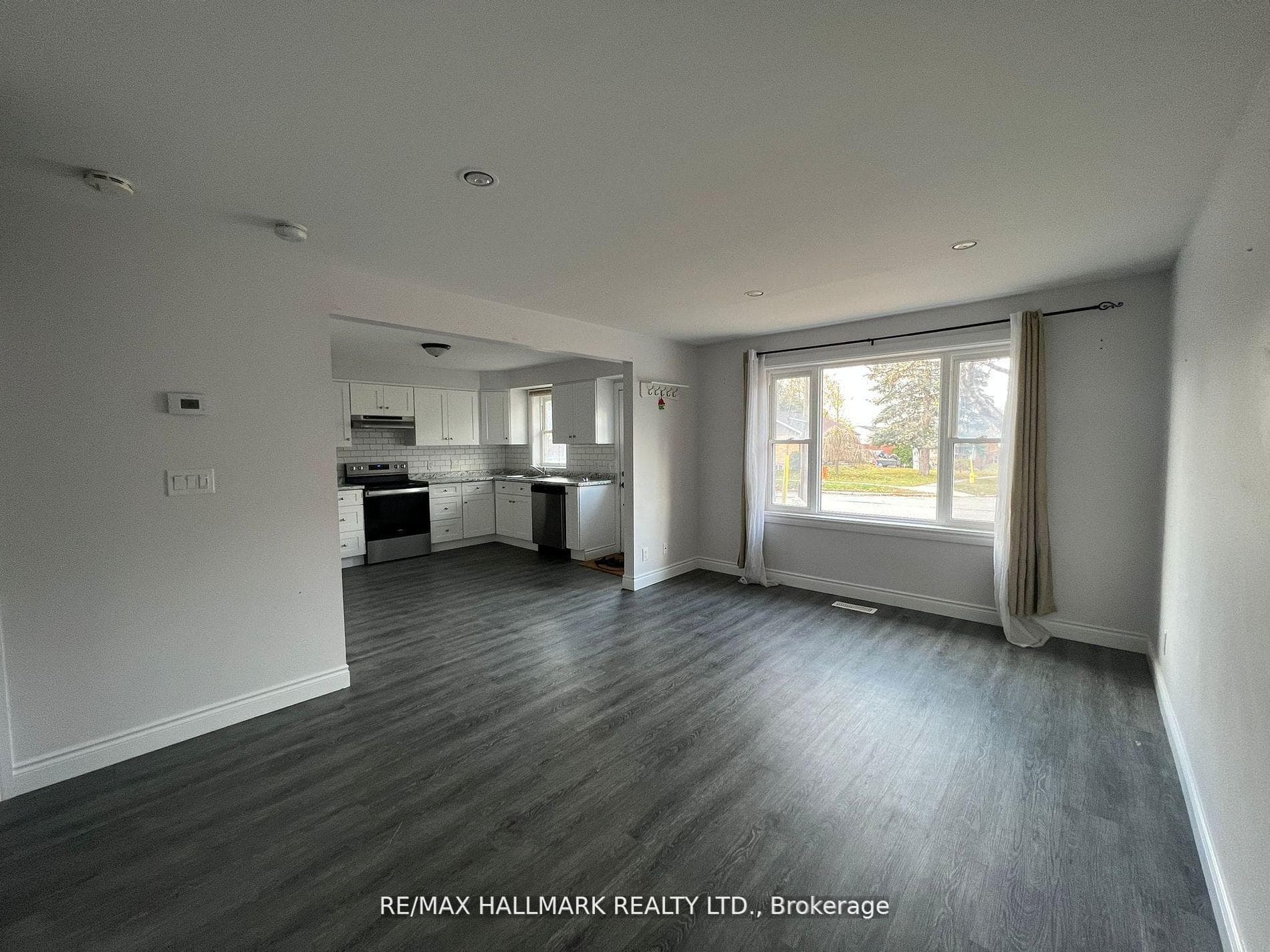 261 Wellington Street Unit Main photo 3