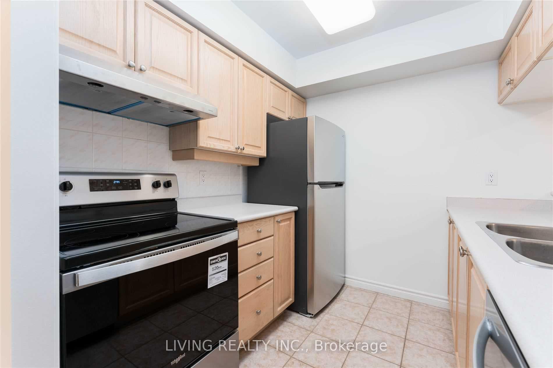 18 Sommerset Way Unit 215 photo 11