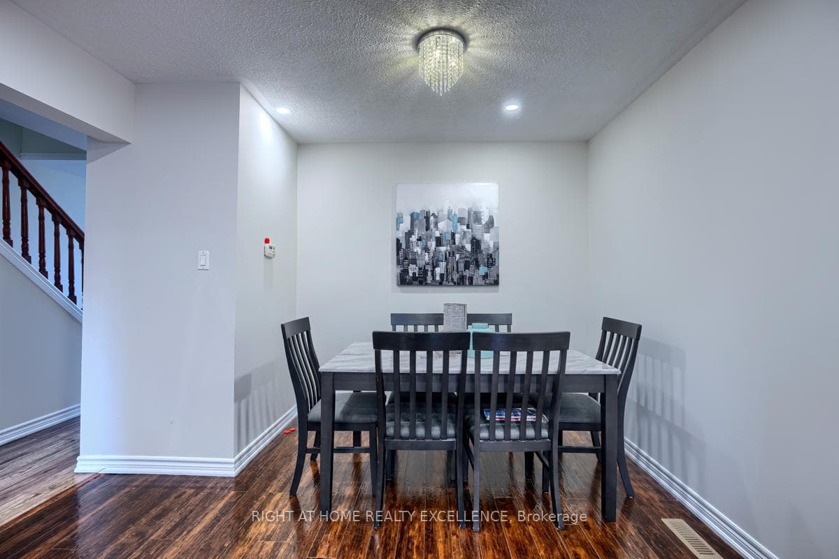 309 Fleetwood Crescent photo 11