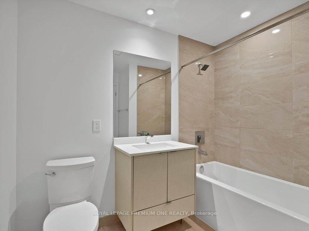 1926 Lake Shore Boulevard Unit 2701 photo 3