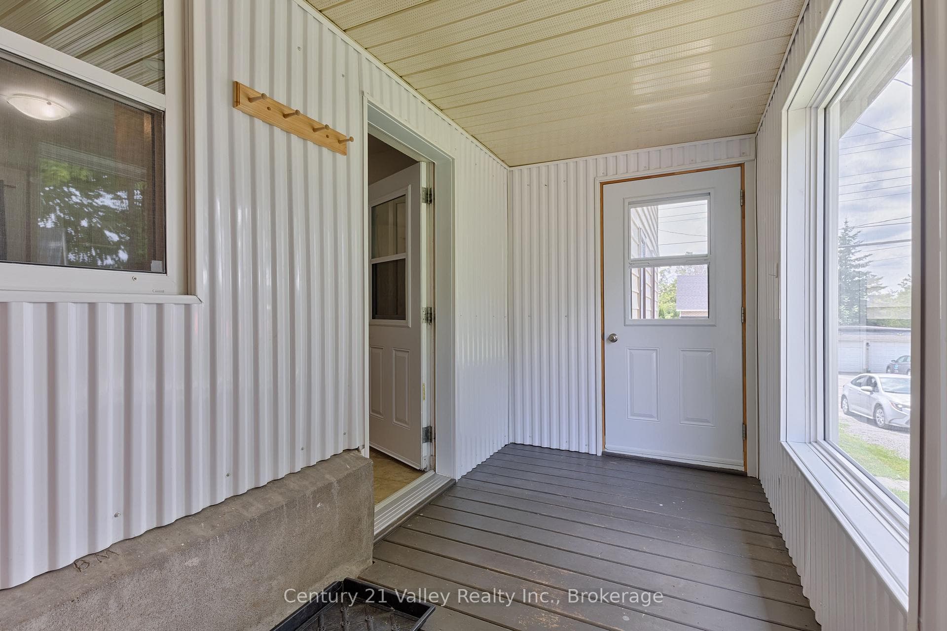199 Bonnechere Street photo 6