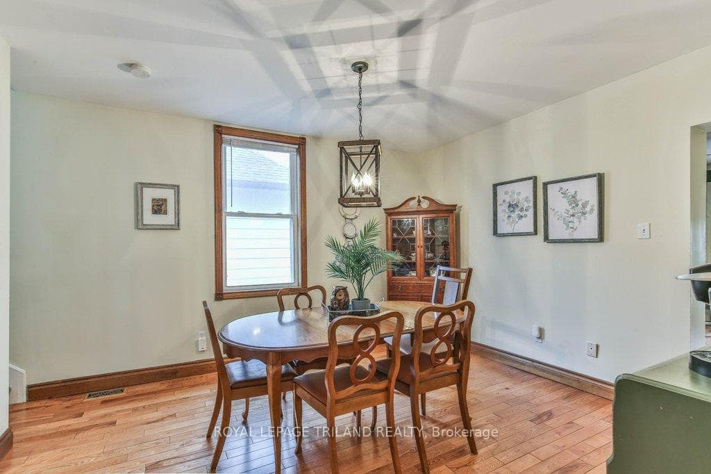 941 QUEENS Avenue photo 22