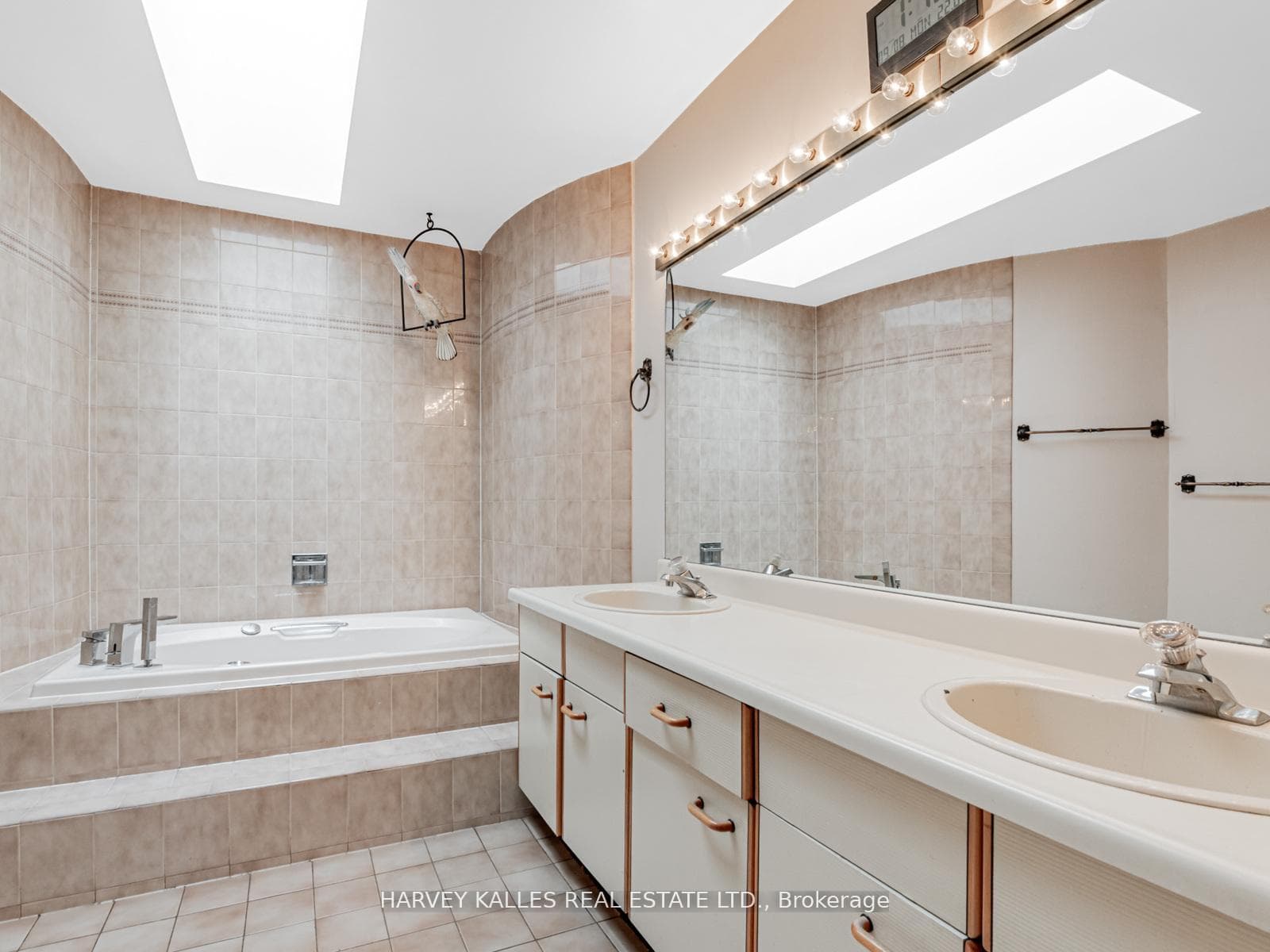 85 Franmore Circle photo 34