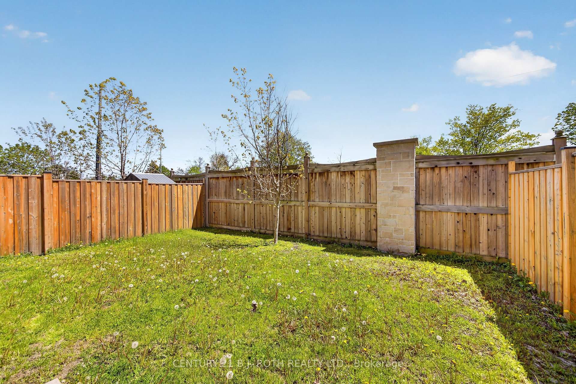 17 BEDFORD ESTATES Crescent photo 24