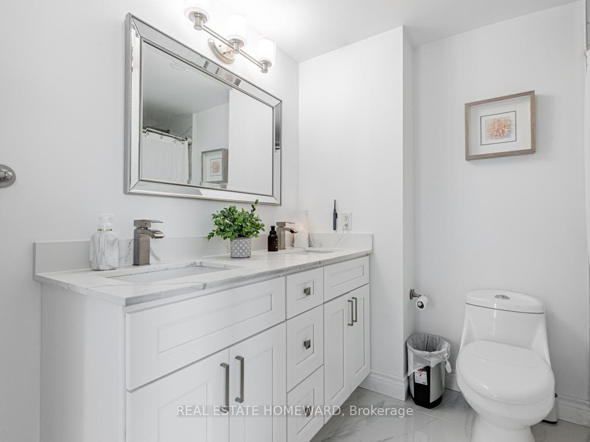 2033 Swan Street photo 21