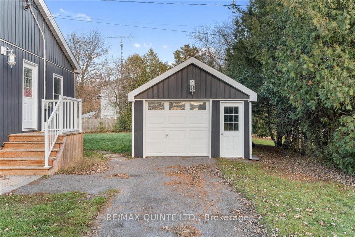 Detached Garage