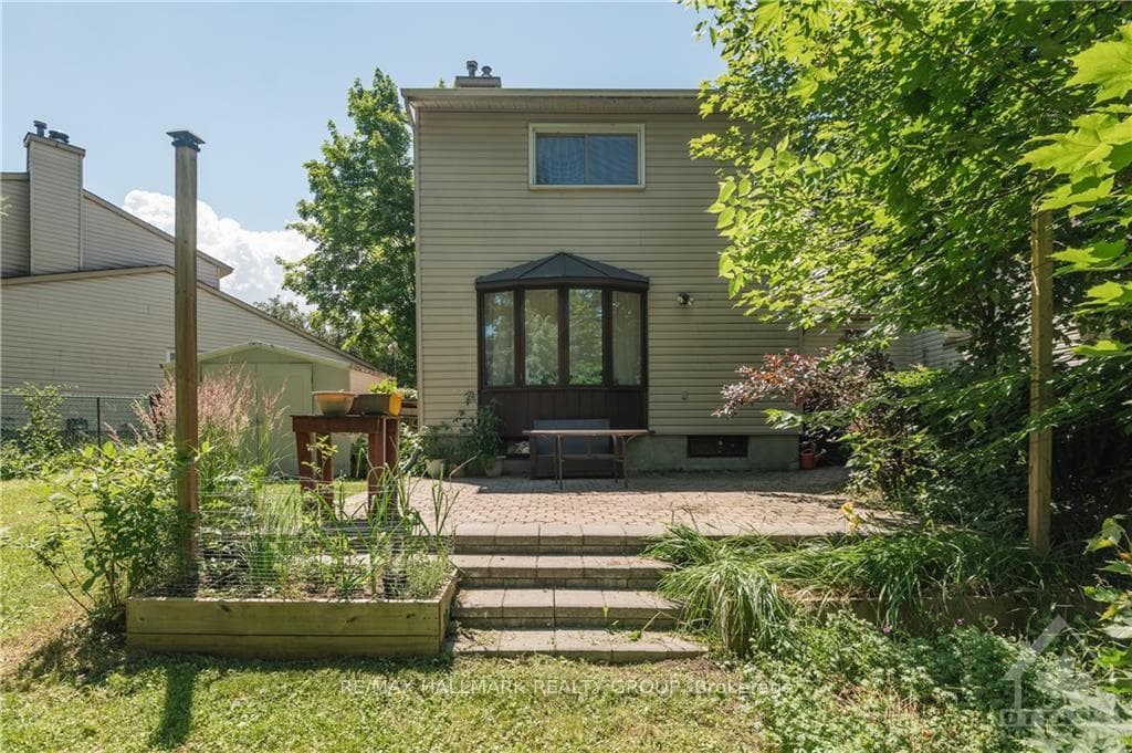 1085 AVIGNON Court photo 27
