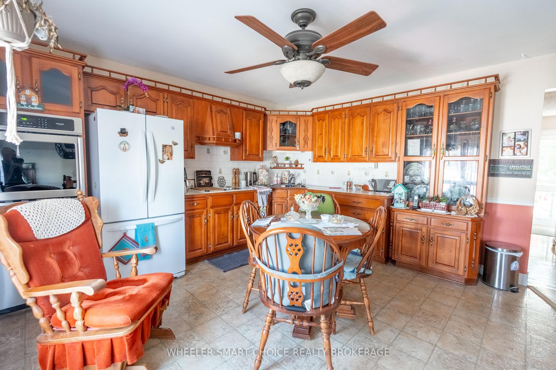 542 Anthony Street photo 8