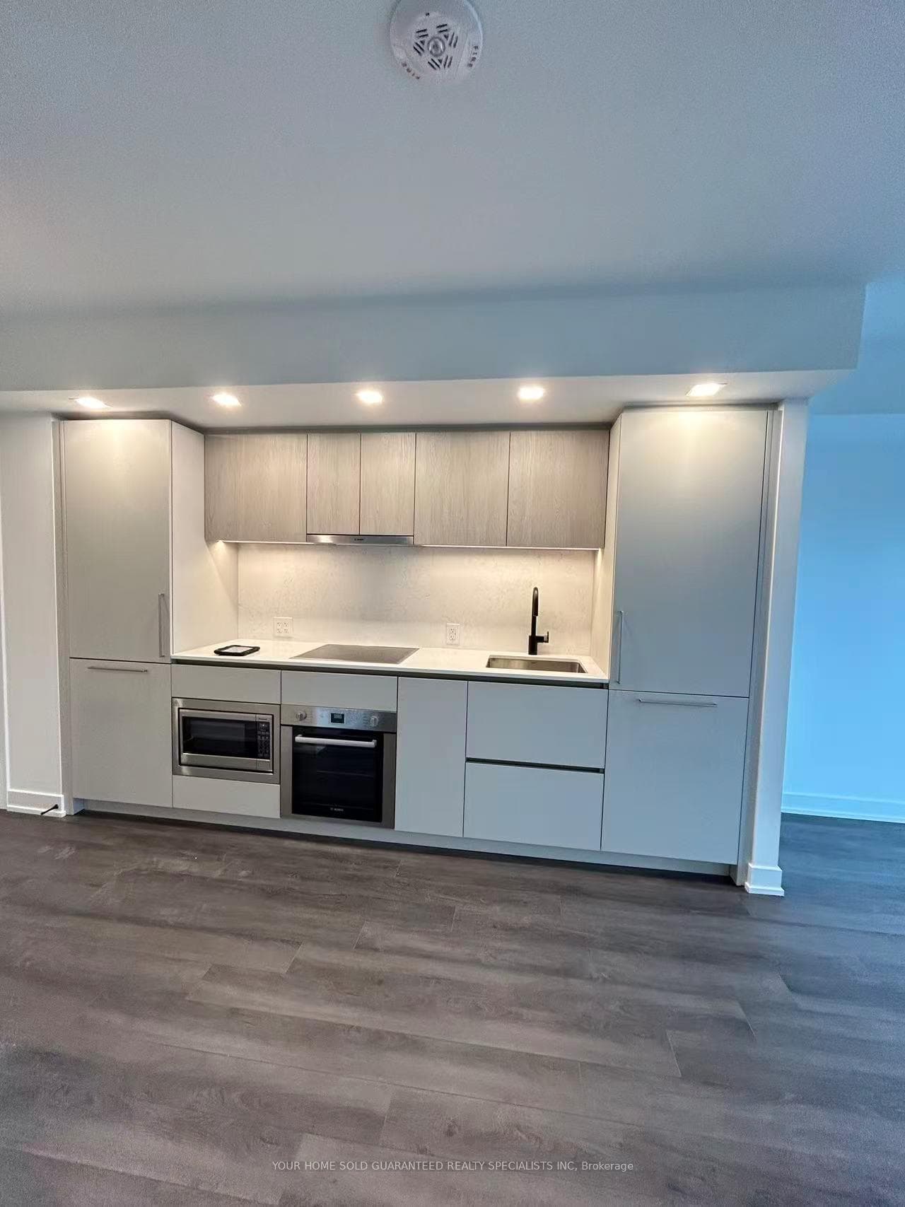 609 Sherbourne Street Unit 1011 photo 2