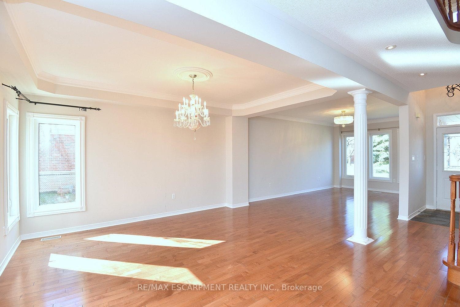 4358 Latimer Crescent photo 6