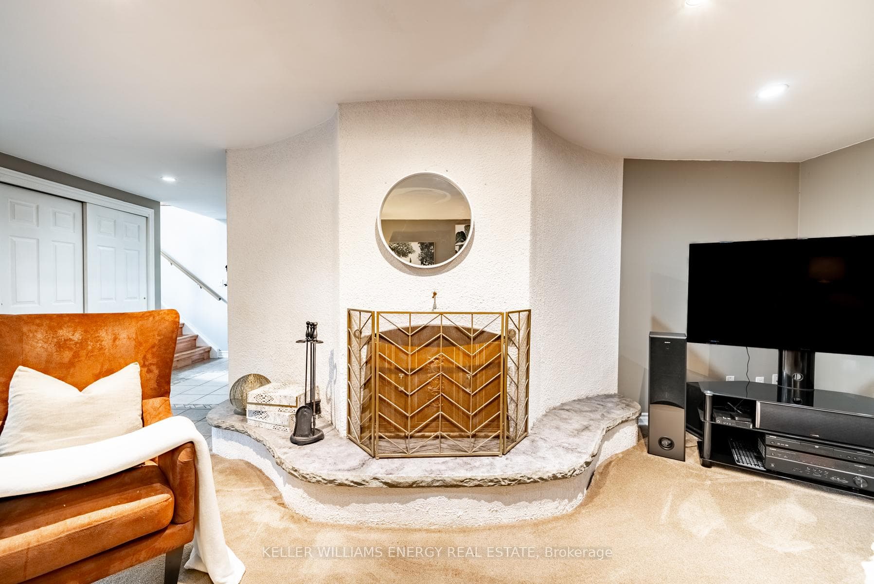 888 Swiss Heights photo 32