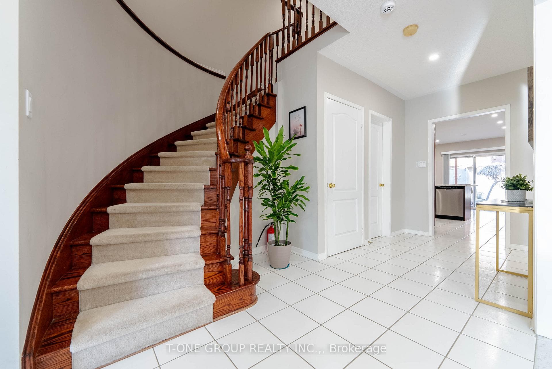 127 Jordanray Boulevard photo 6