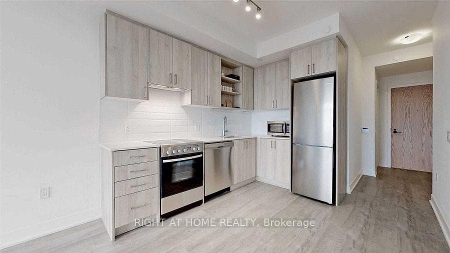 50 George Butchart Drive Unit 615 photo 7