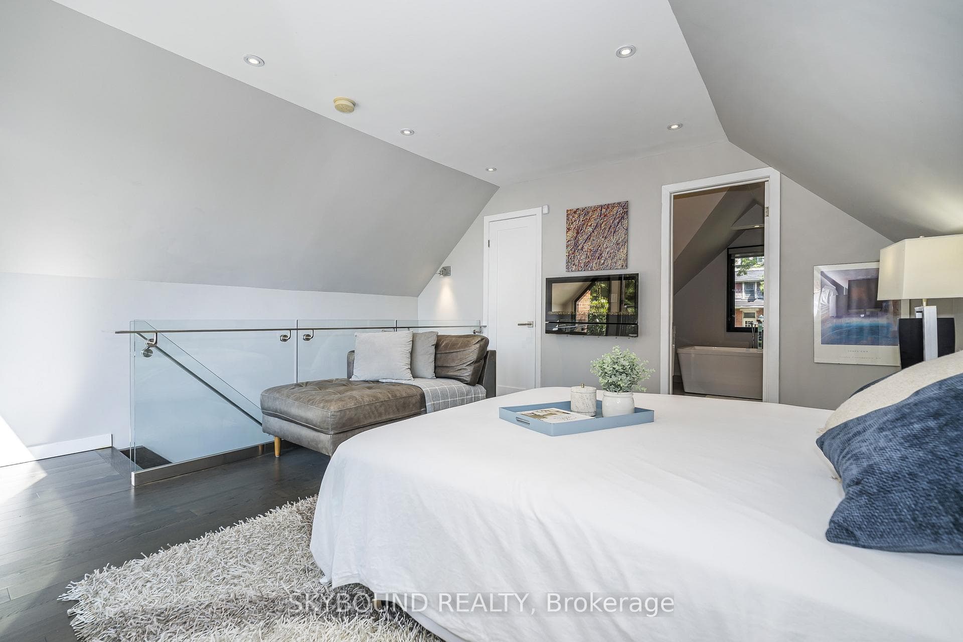 49 Victor Avenue photo 33