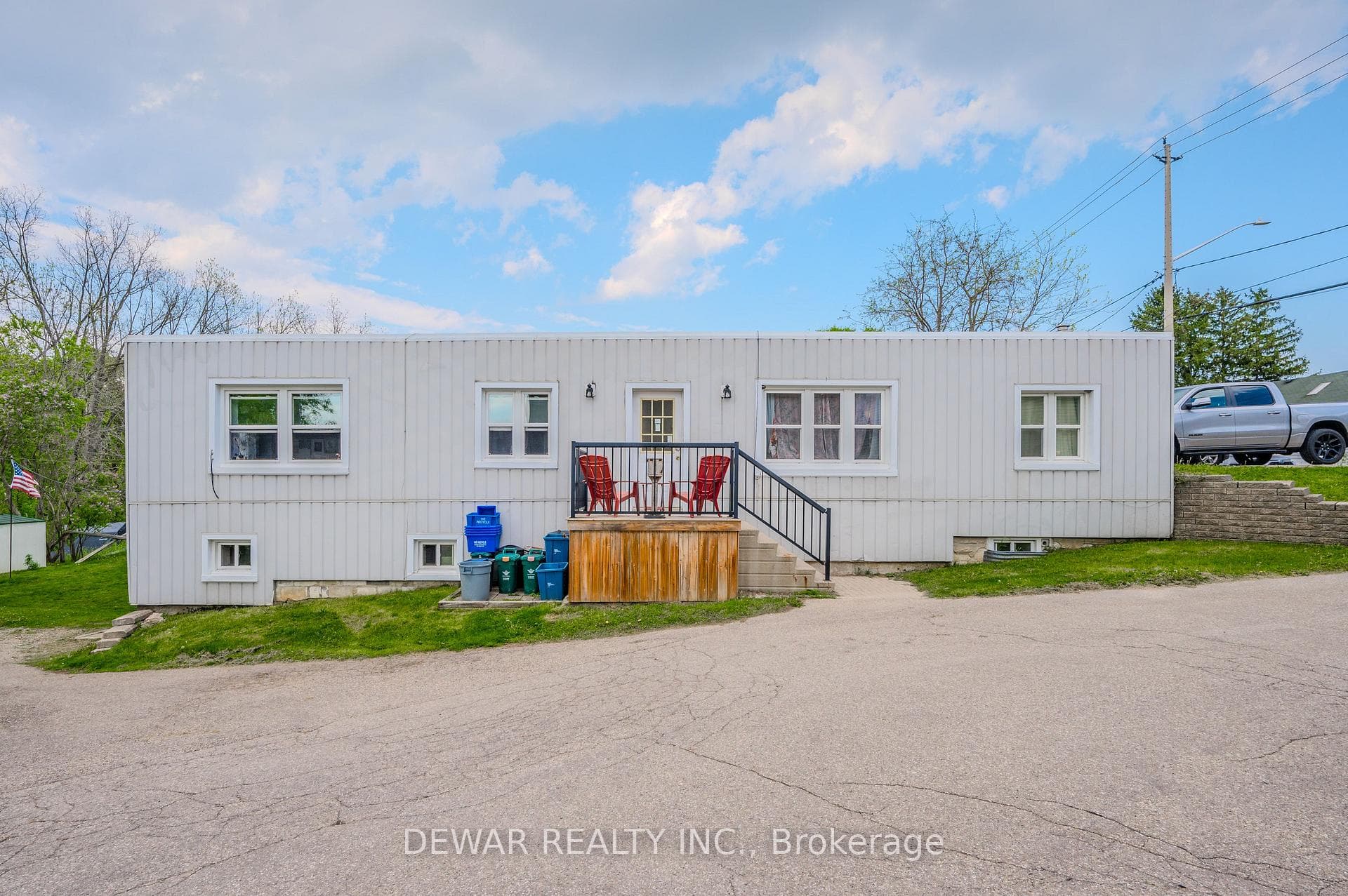 611 Lancaster Street photo 1