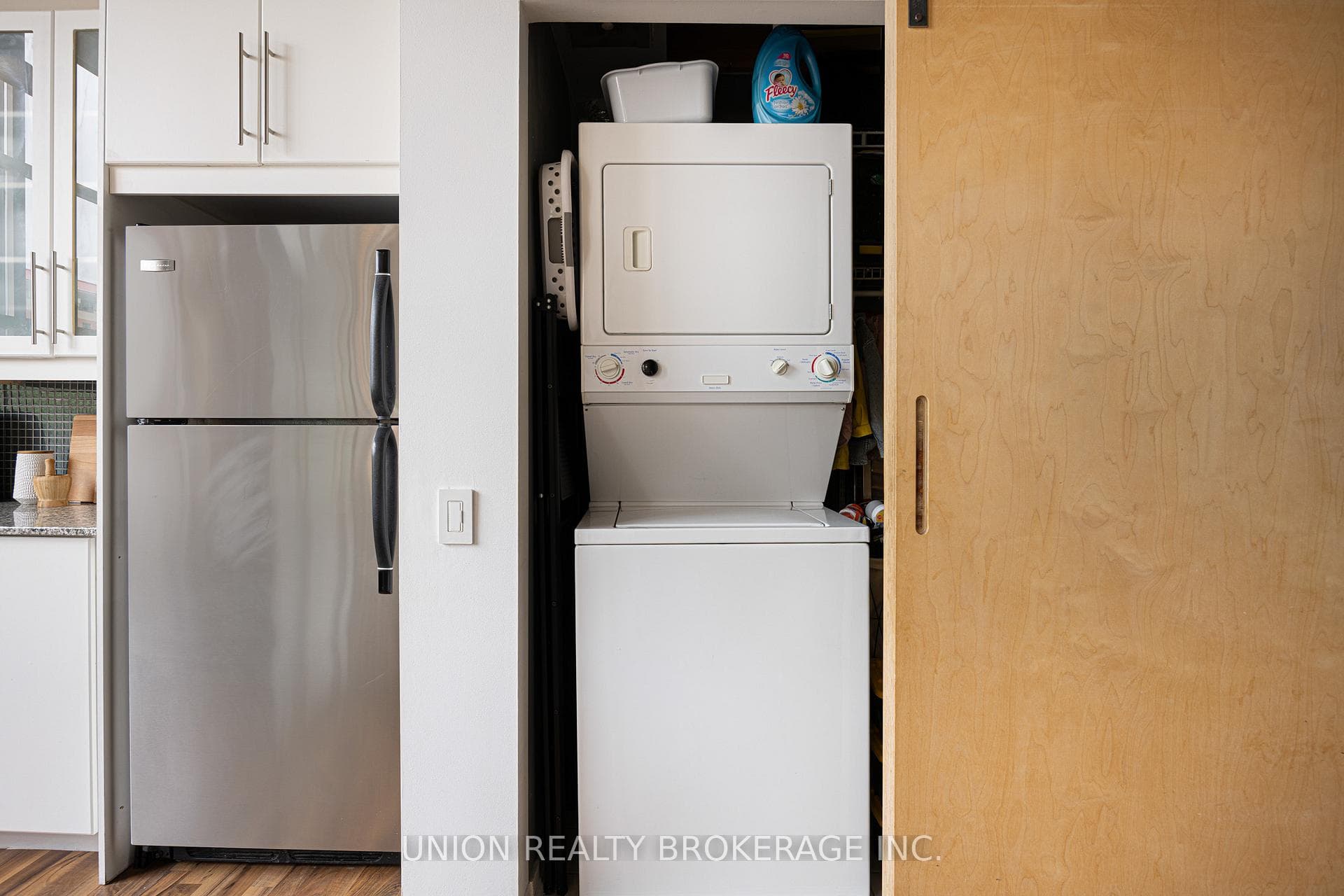 736 Dundas Street Unit 301 photo 20