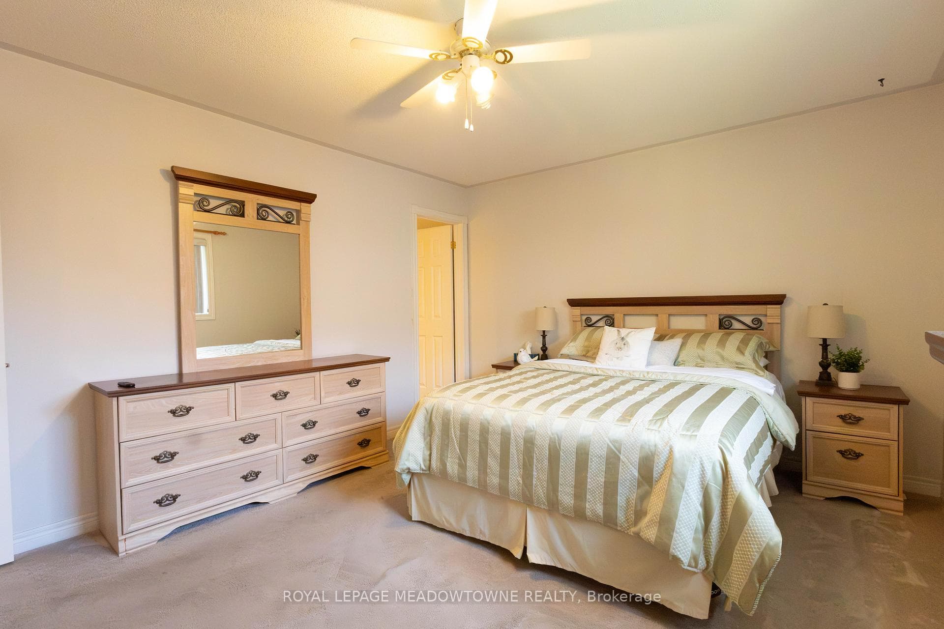 89 Royal Beech Drive photo 15