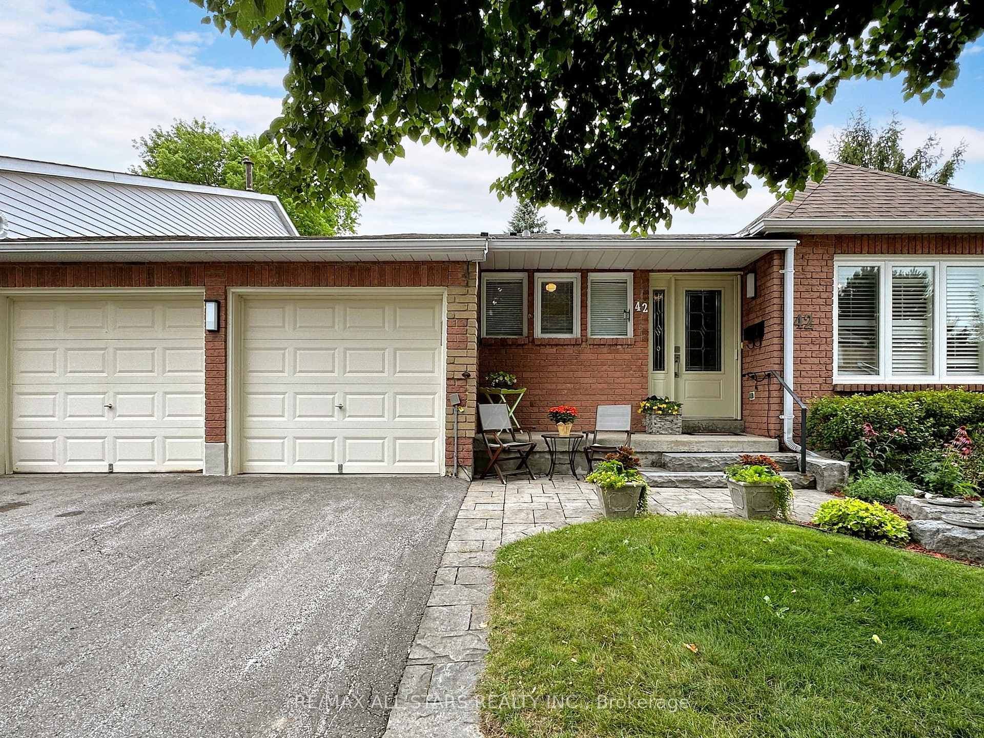 42 Adams Court photo 1