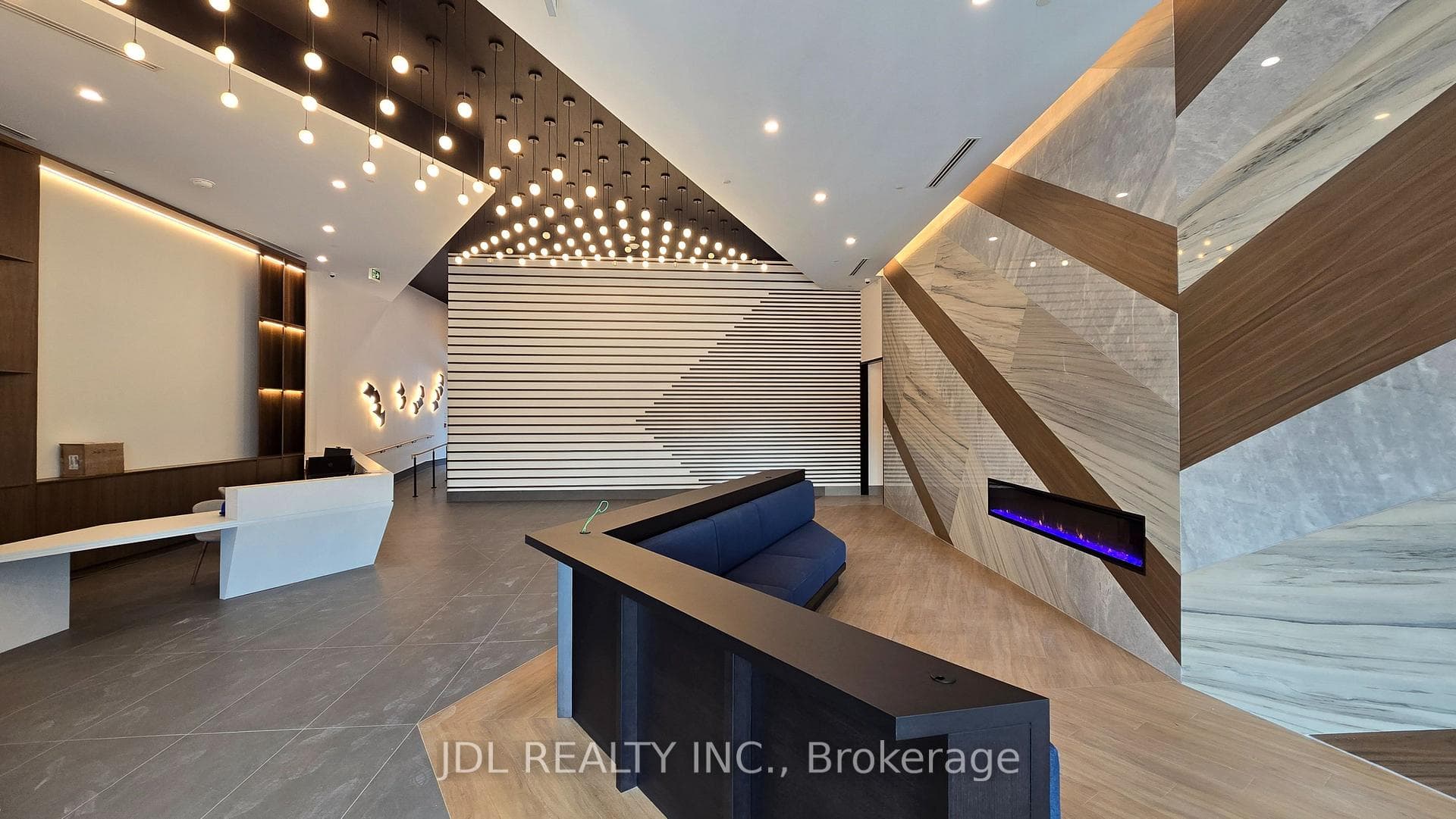 1037 The Queensway N/A Unit 419 photo 18