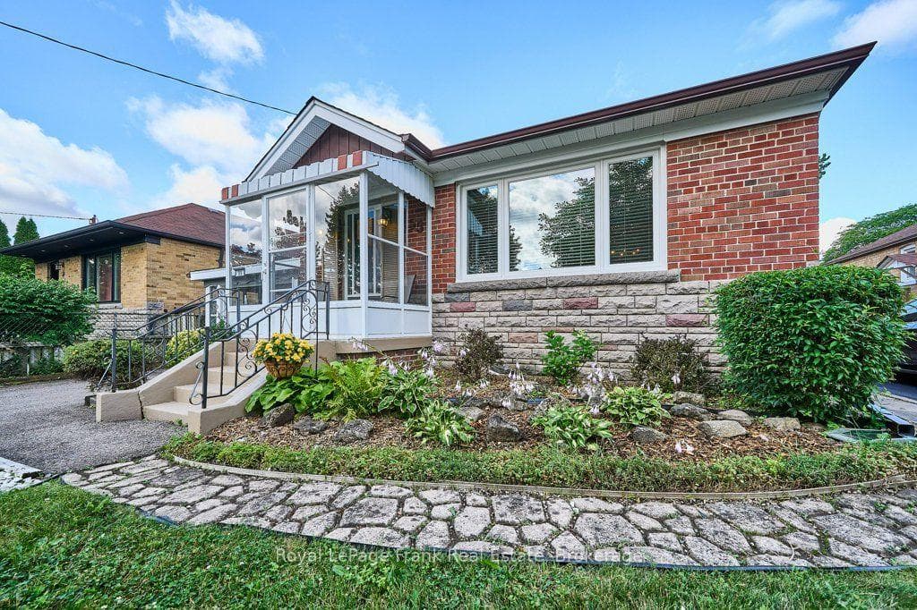 55 Leahann Drive photo 2