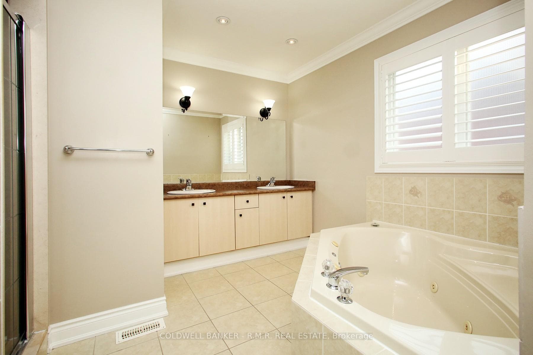 8 Temple-West Crescent photo 27