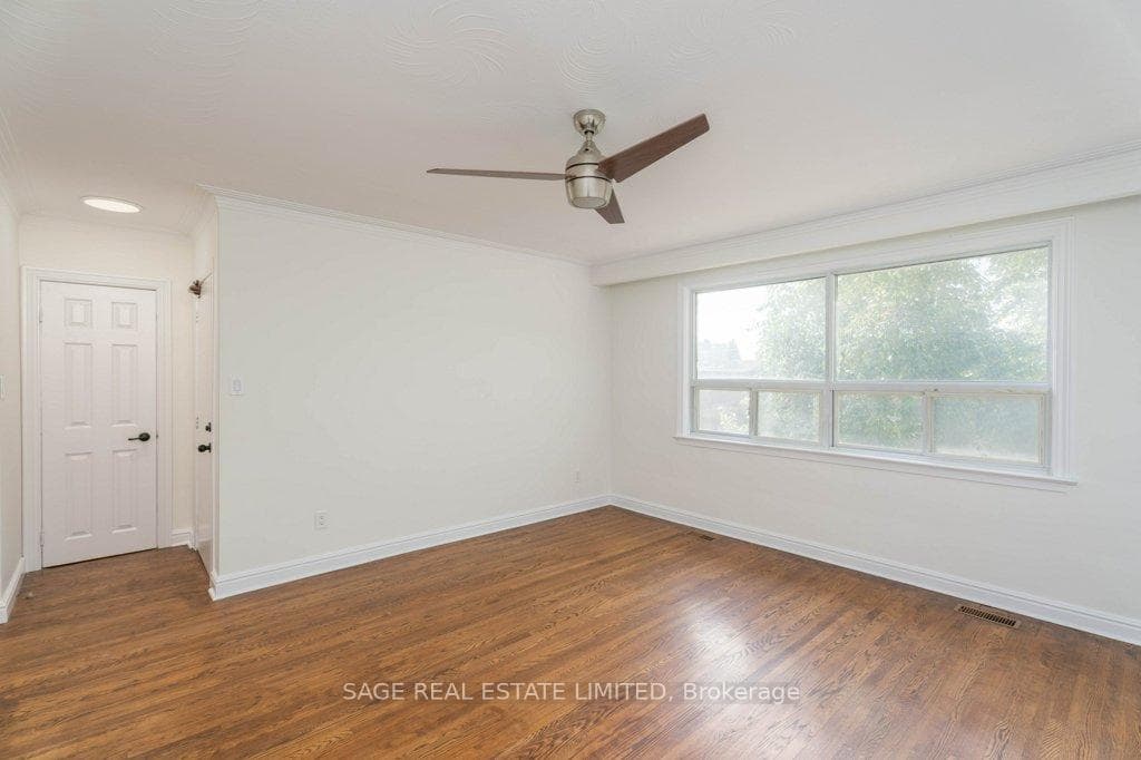 16 Simpson Avenue Unit 3 photo 3