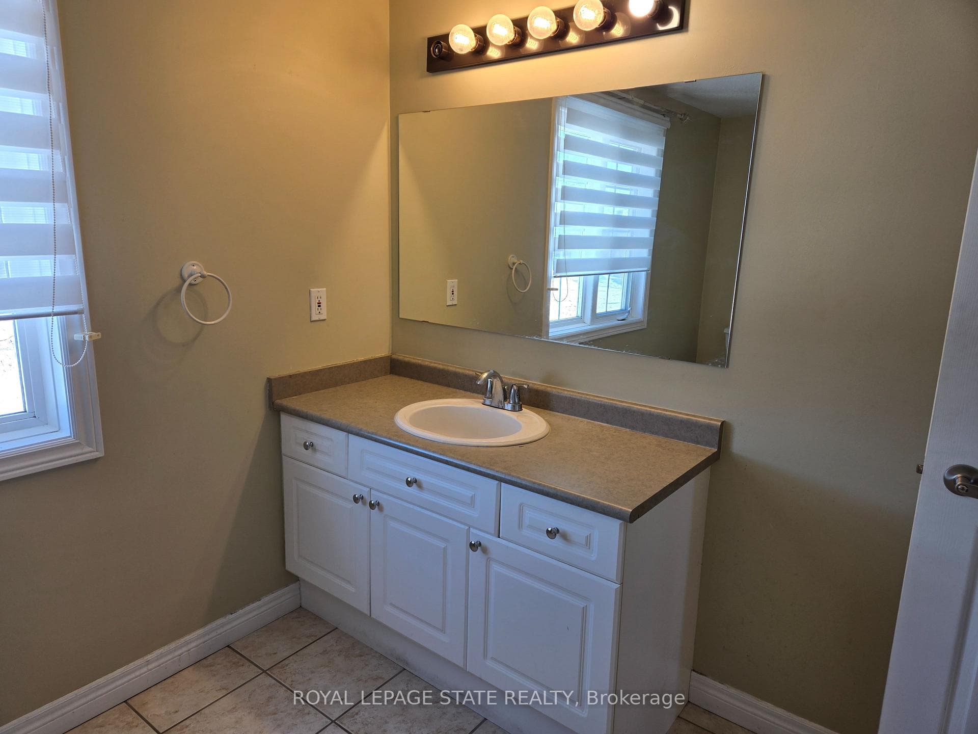168 Whittaker Crescent photo 10