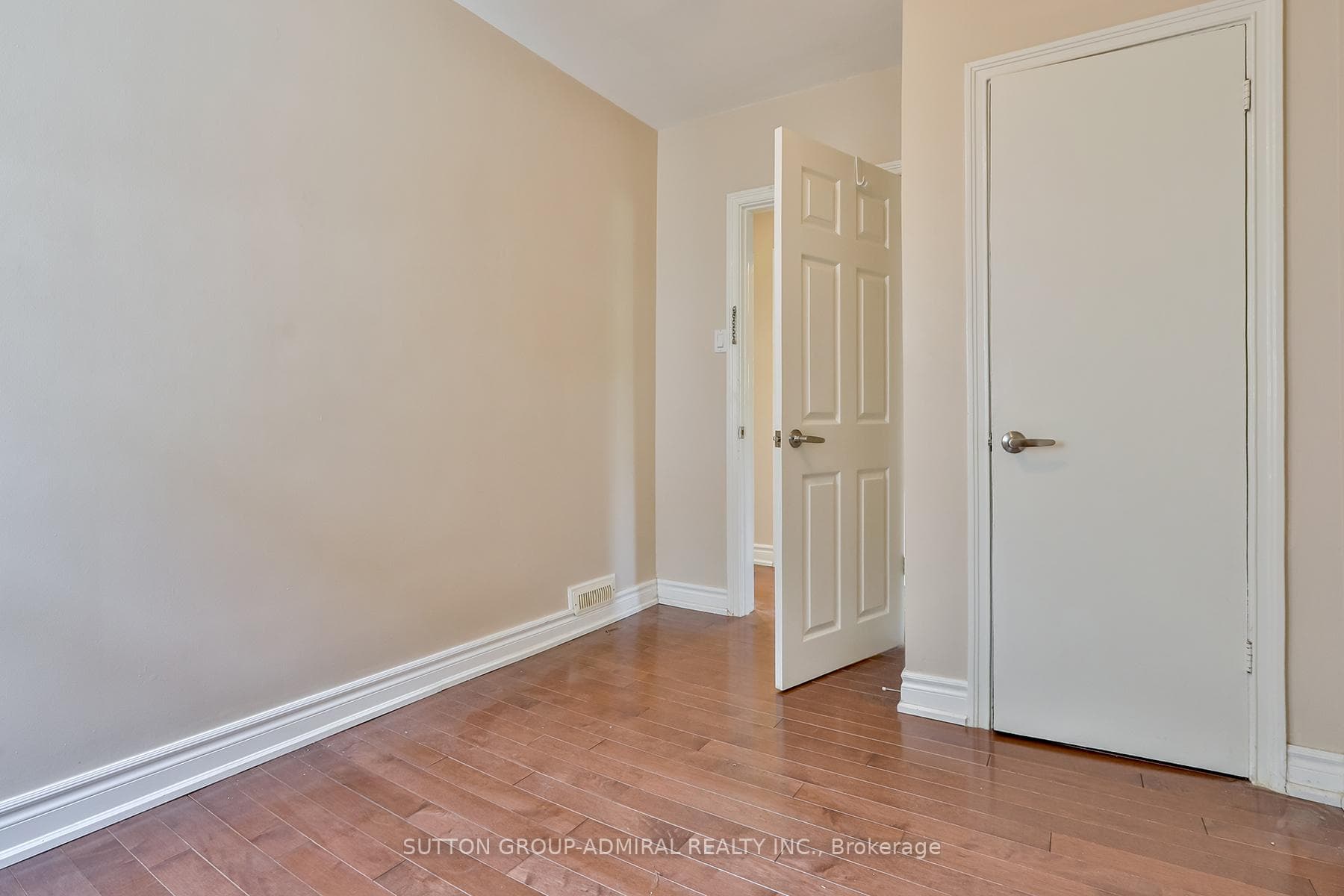 33 Regina Avenue photo 14