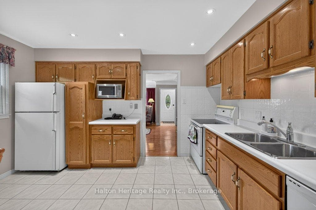 476 East 37th Street photo 10
