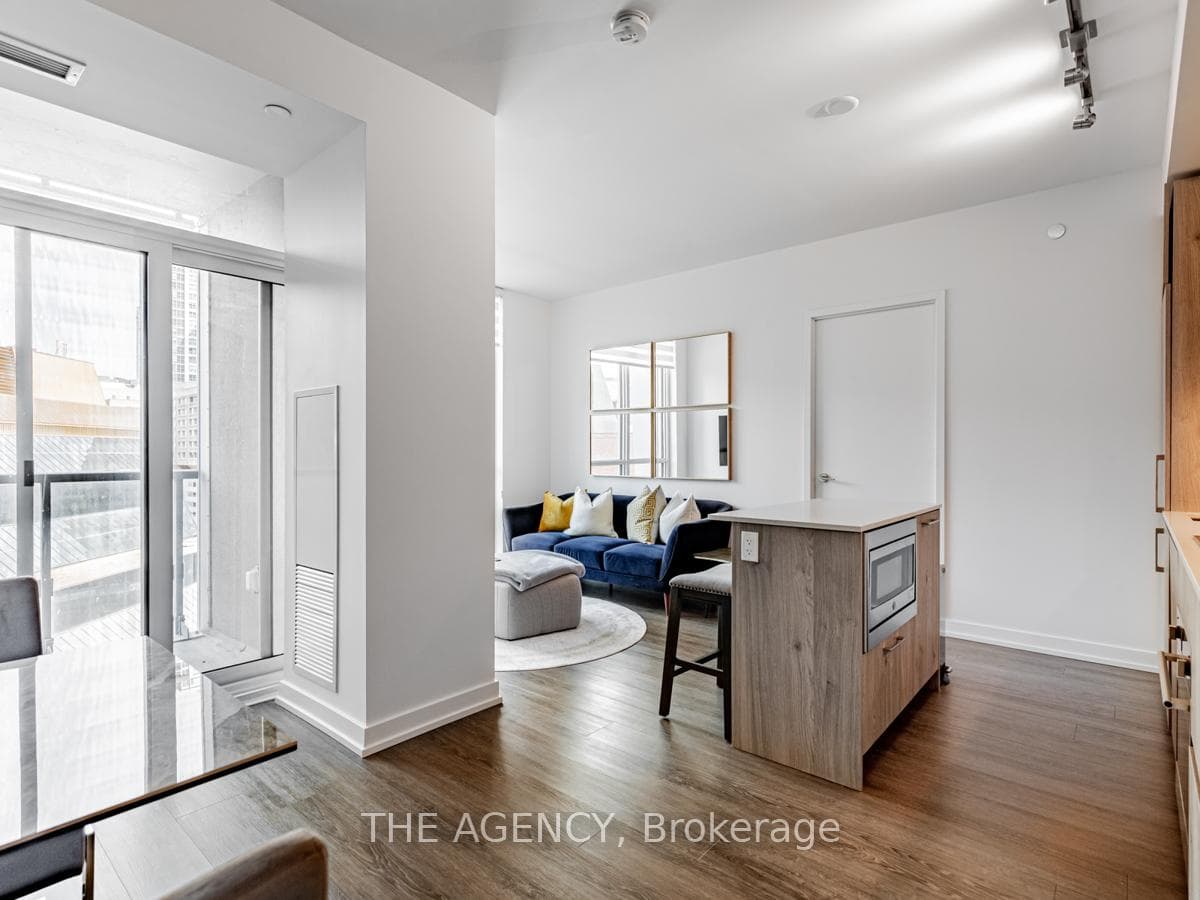 1 Yorkville Avenue Unit 711 photo 6