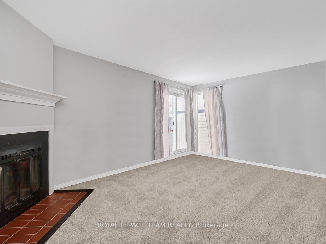 1711 LAMOUREUX Drive Unit D photo 5