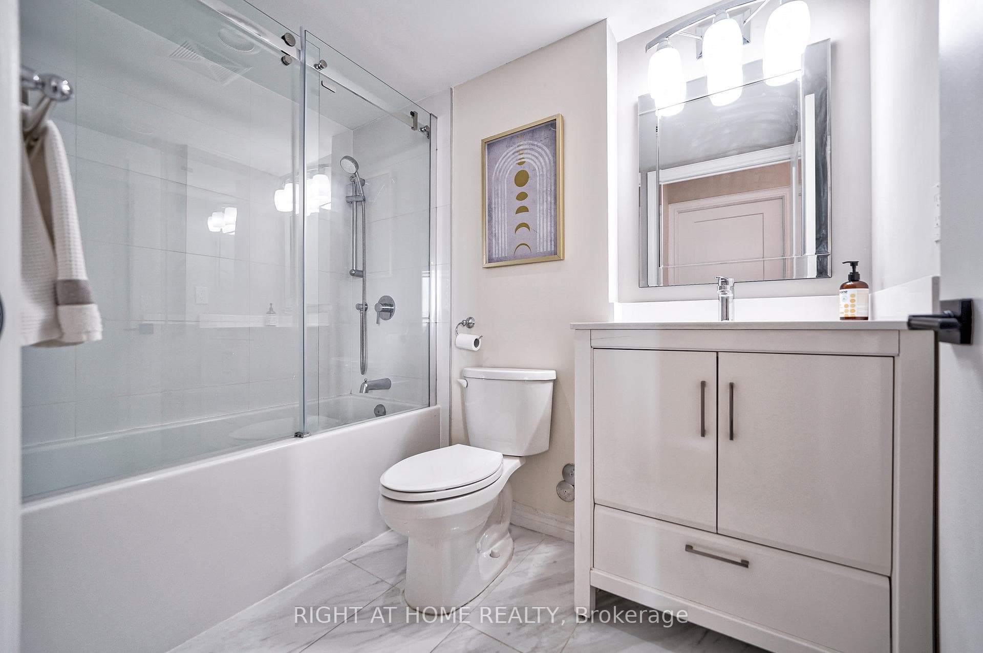 30 Greenfield Avenue Unit 709 photo 29