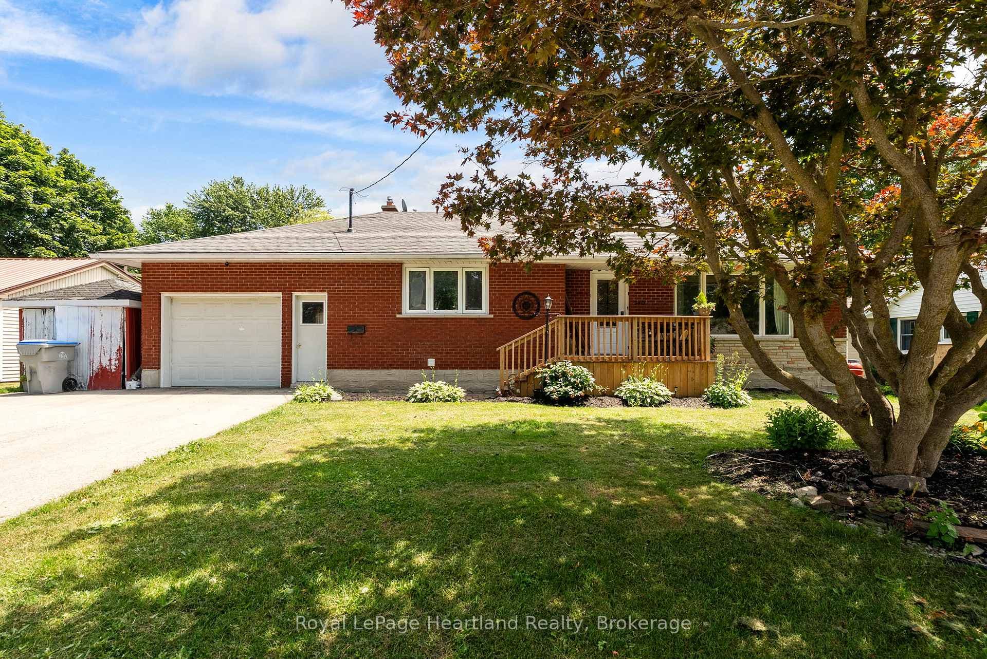 240 Elm Avenue photo 1
